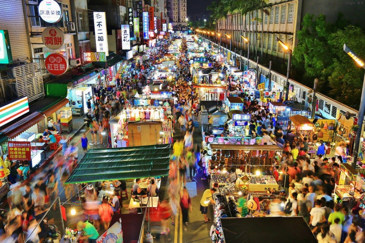 饒河夜市巧遇胡椒餅正妹！一轉身驚為天人「絕美臉蛋+身材」等級超逆天：求店址！