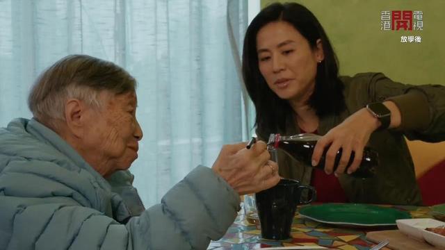 宣萱為101歲保姆慶生！情同母女赴養老院探望：沒她就沒今天的我