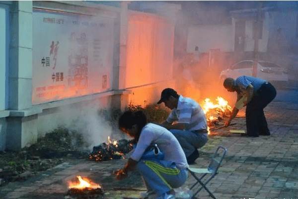 人死後沒人燒紙錢，會在陰間沒錢花嗎？通靈高僧終於説出真相 ，爆出震撼真相！