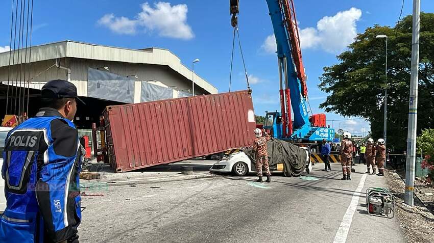 貨車貨櫃重壓身亡！ 21歲女駕駛最後遺言：「媽咪我好痛...」 母親心碎「以為女兒會獲救」