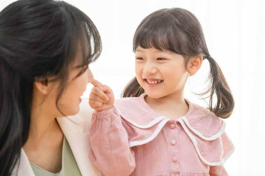 女孩七歲前,父母給足四樣東西,孩子未來陽光自信有氣場