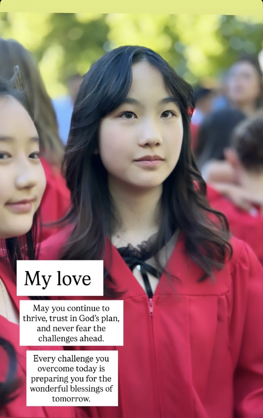 袁彩雲女兒小學畢業，全家到校觀禮丈夫罕露臉，13歲女兒像母親