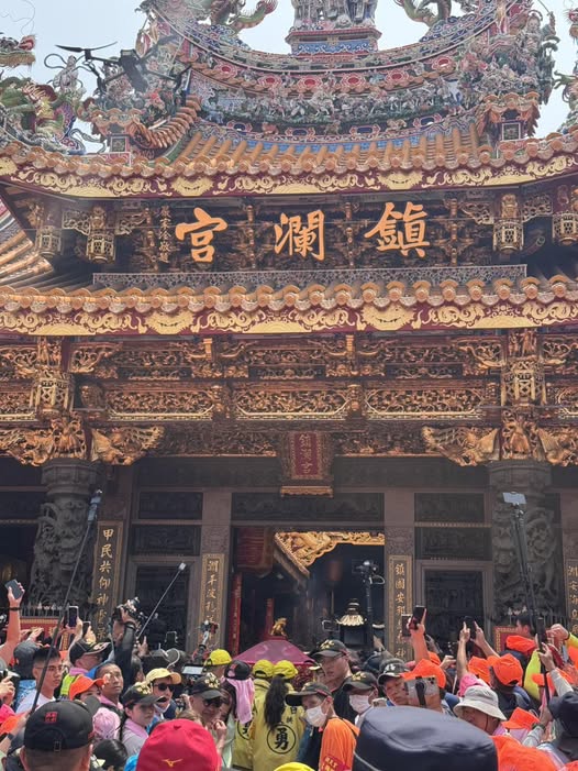 快訊／四媽相會！白沙屯粉紅超跑「衝進鎮瀾宮」　信徒曝：「媽祖有話想說」