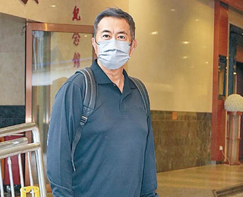 施明離世胞妹未現身葬禮，丈夫鄧梓峰低調送別，稱看新聞才知死訊