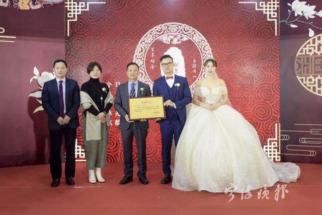 爸爸撿回收被看不起！結婚當天「岳父當場嫌他髒」　爸爸羞愧低頭「下秒飯店老闆出來」換岳父臉紅了