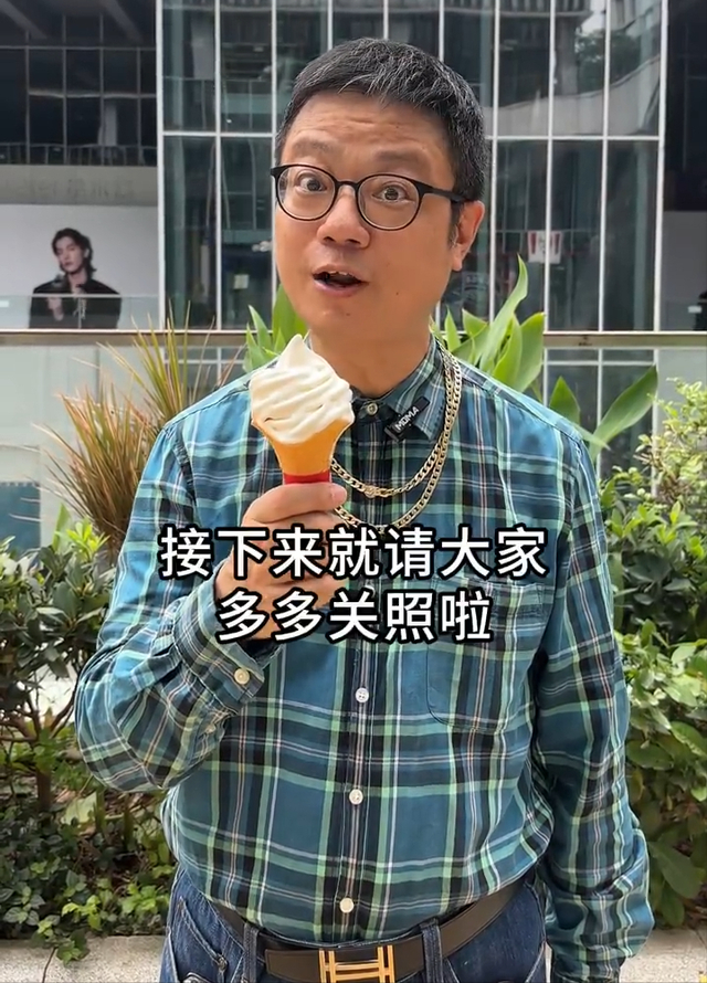 周星馳愛將罕露面娃娃臉零變化，港大畢業不僅參演還當編劇副導演