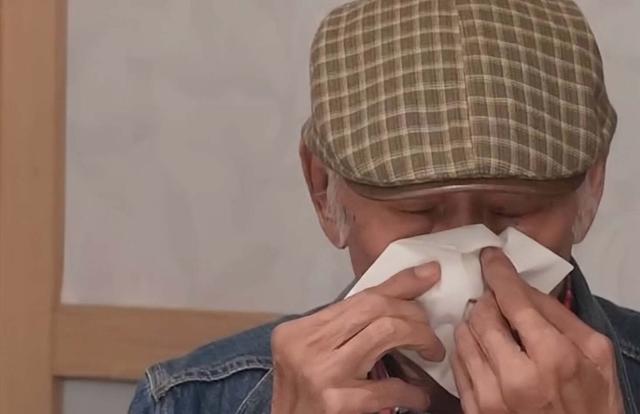 突發！香港知名老戲骨宣布和大兒子斷絕父子關係，情緒失控落淚
