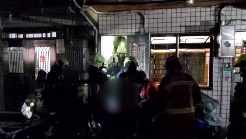 北市凌晨命案！士林出租套房「驚爆1死5傷」起因曝光　房東到場「坐地抱頭崩潰」：怎麼會這樣...