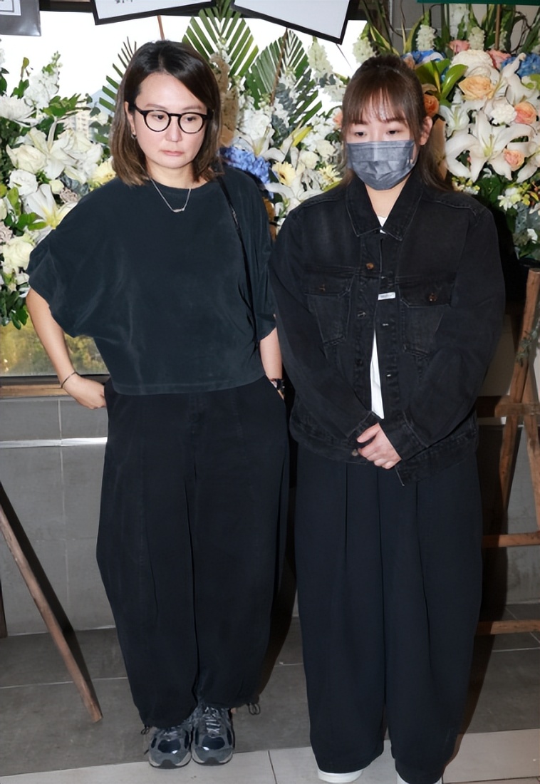 施明靈堂鬧劇！李泳漢得意微笑完勝離場 ，81 歲鼎爺心力交瘁瘦脫相