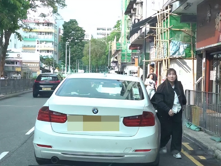 施明靈堂鬧劇！李泳漢得意微笑完勝離場 ，81 歲鼎爺心力交瘁瘦脫相