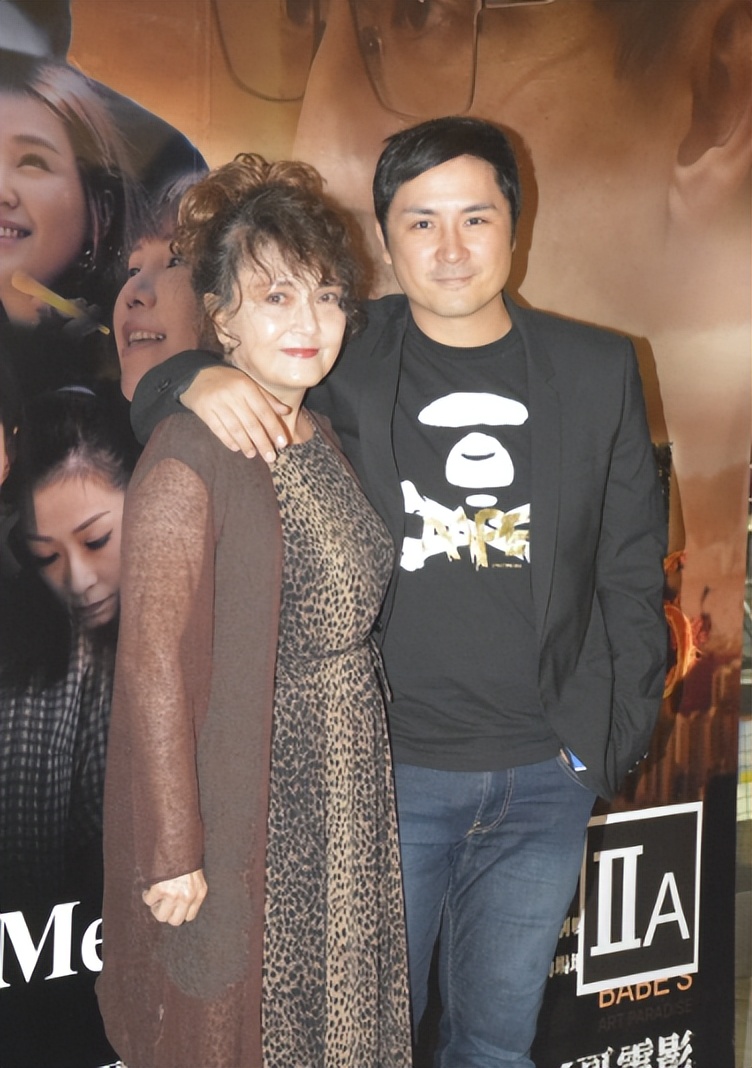 施明靈堂鬧劇！李泳漢得意微笑完勝離場 ，81 歲鼎爺心力交瘁瘦脫相