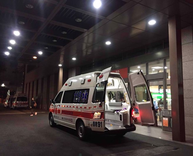 害台中男大生枉死！救護車「亂鳴笛闖紅燈」對撞機車　衛生局不忍了「決定出手」