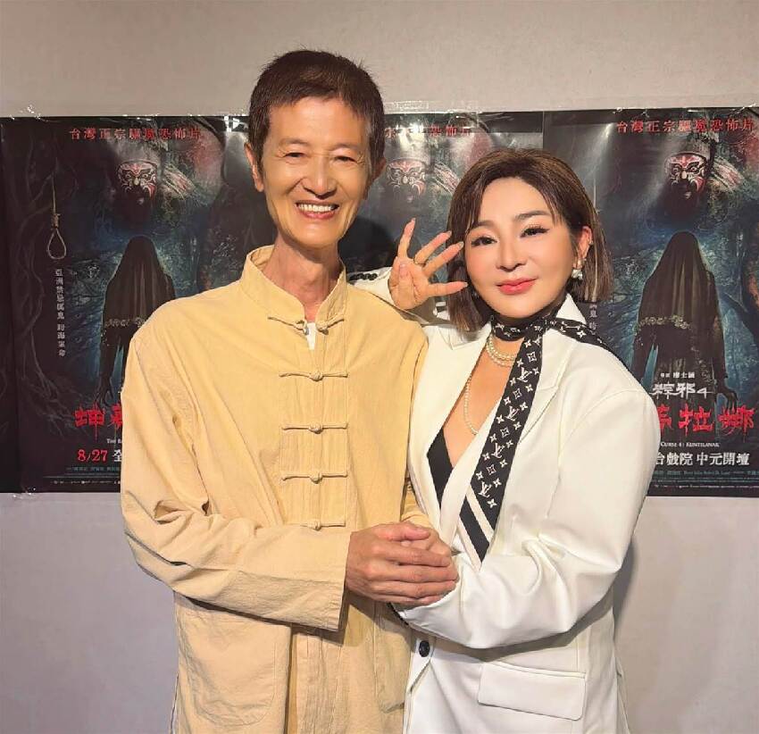 穿紅白拖騎車！定睛一看「竟是台灣天后」 本尊笑回「為這件事冒雨出門」