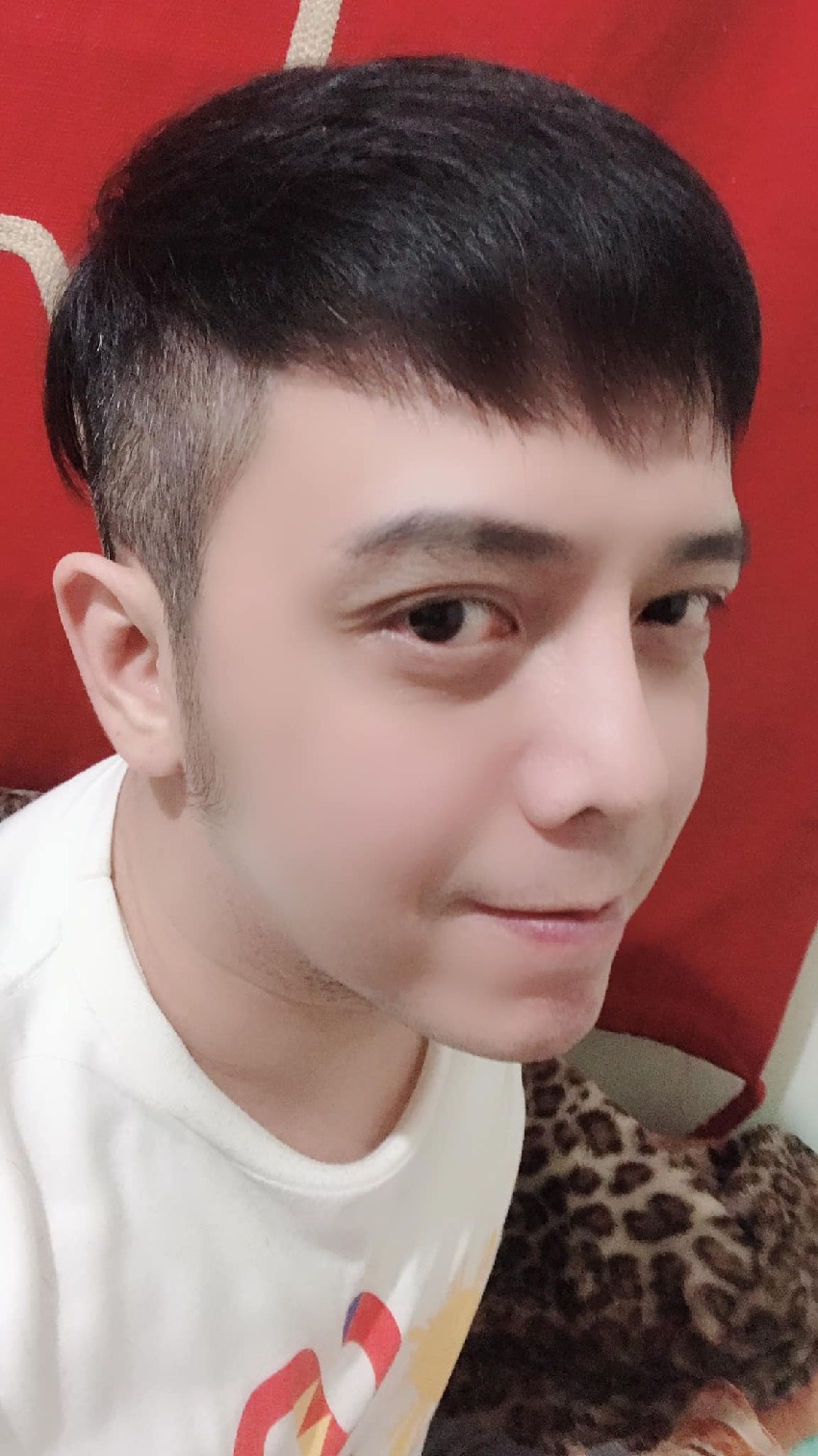 背部出現大片瘀青!46歲男星「急掛血液腫瘤科」現況曝光 驚呼「有奇怪黑點」:為我祈福禱告