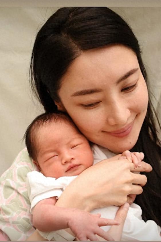 前TVB女星突然宣布女兒出生,曾無辜背負630萬巨債,精神瀕臨崩潰