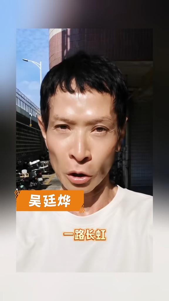 63歲港星瘦到兩腮乾癟！膚色蠟黃憔悴，同劇男神都成慈祥胖大叔