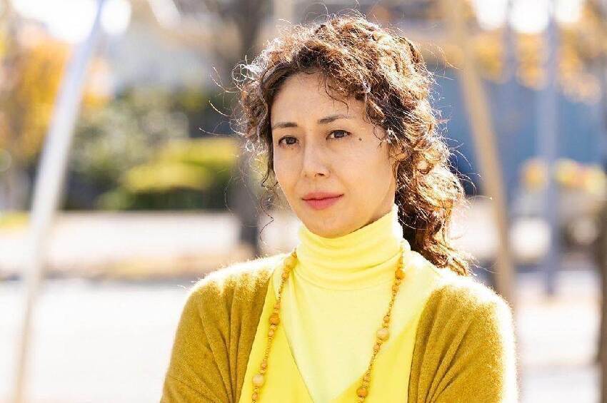 路邊驚見「氣質優雅美人」，他樂壞「認出是50歲女神」：當年紅遍全台灣！