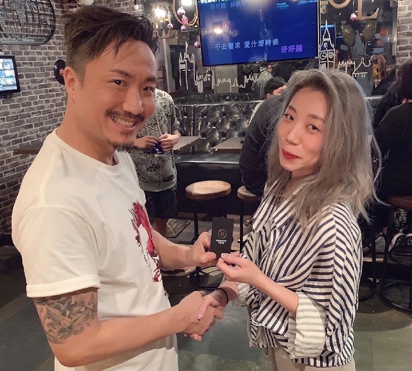 鄭中基離婚官司持續一年未達成共識，豪門資產拉扯不斷，富爸爸鄭東漢成關鍵