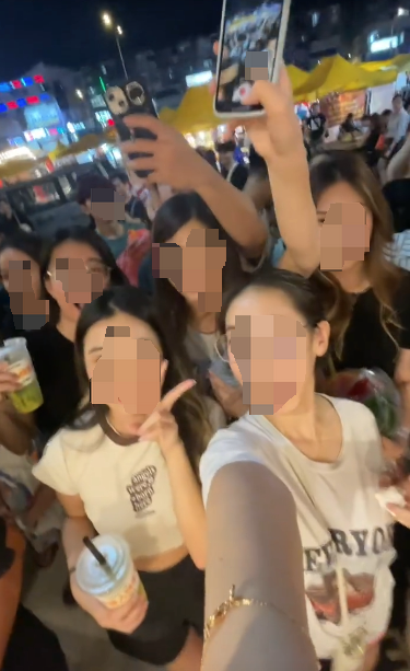 香港群星馬來西亞聚餐暢飲啤酒，戚美珍當跟班夫人苗僑偉舉止暖心