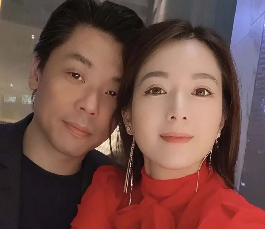 結婚六年未造人成功！TVB前花旦到新疆旅遊，穿維族服飾顏值超高