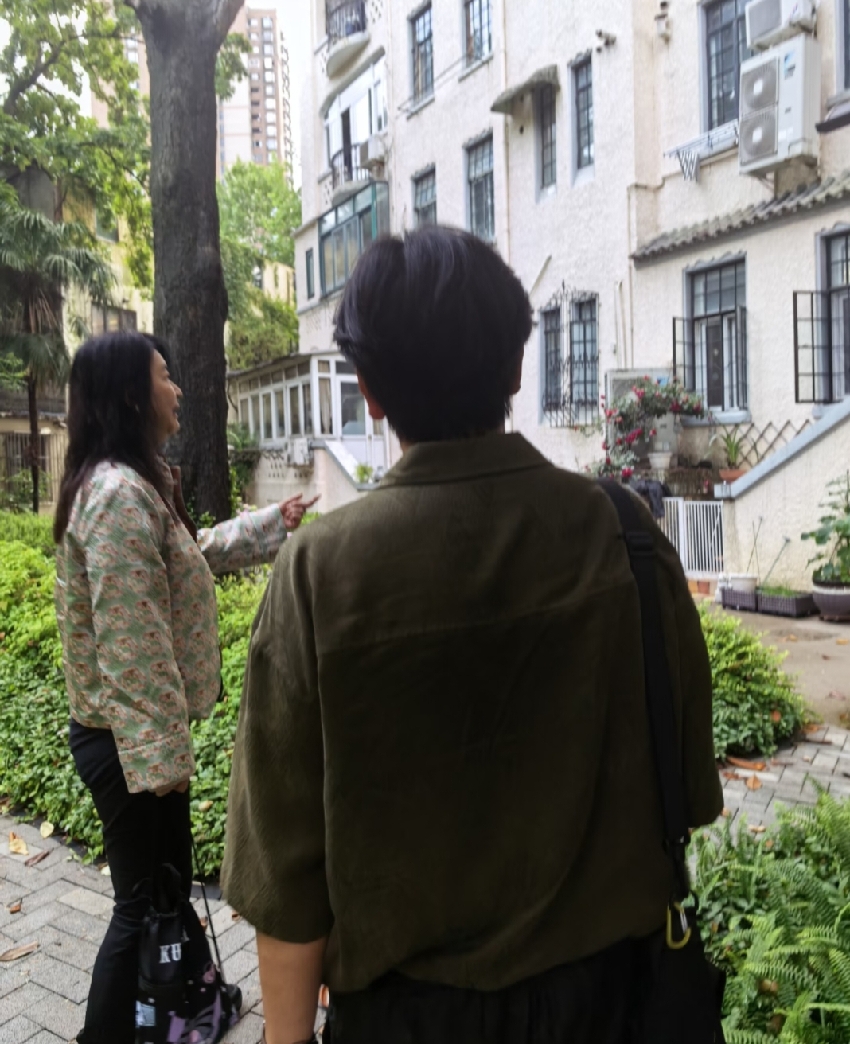 68歲胡慧中攜女現身上海!26歲女兒身材肥胖,母女同框顏值差距大