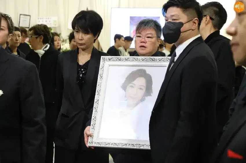 原來她已經離世！58歲歌后抗癌半年「睡夢中過世」震撼演藝圈，歌迷淚崩：完全看不出異狀