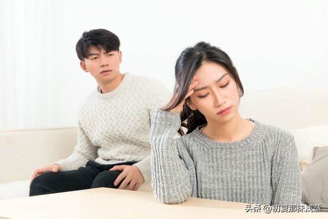 婆婆過世只剩公公…我老公是大哥「我認為長嫂如母」！於是每年過年「我都伺候回家的小叔和小姑一家」忙一整週不計較！ 今年照樣快忙昏，全身腰痠背痛「廚房裡聽到小叔和小姑飯桌上一句話」我哭了…