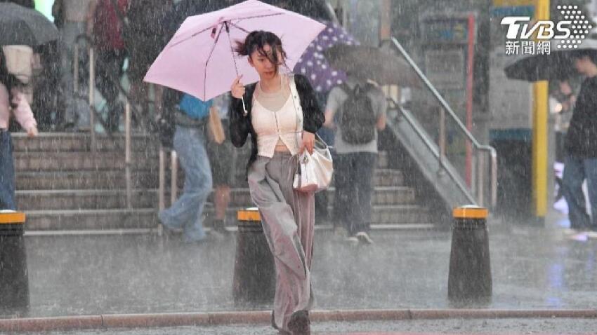 梅雨鋒面再襲「雷雨連炸2天」！氣溫急探19度「下周還有一波」