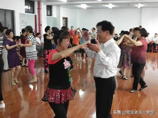 退休迷上交際舞！她58歲痛訴「舞團內水太深」　跳了3個月「寶貴的家庭全毀」只能用餘生懺悔