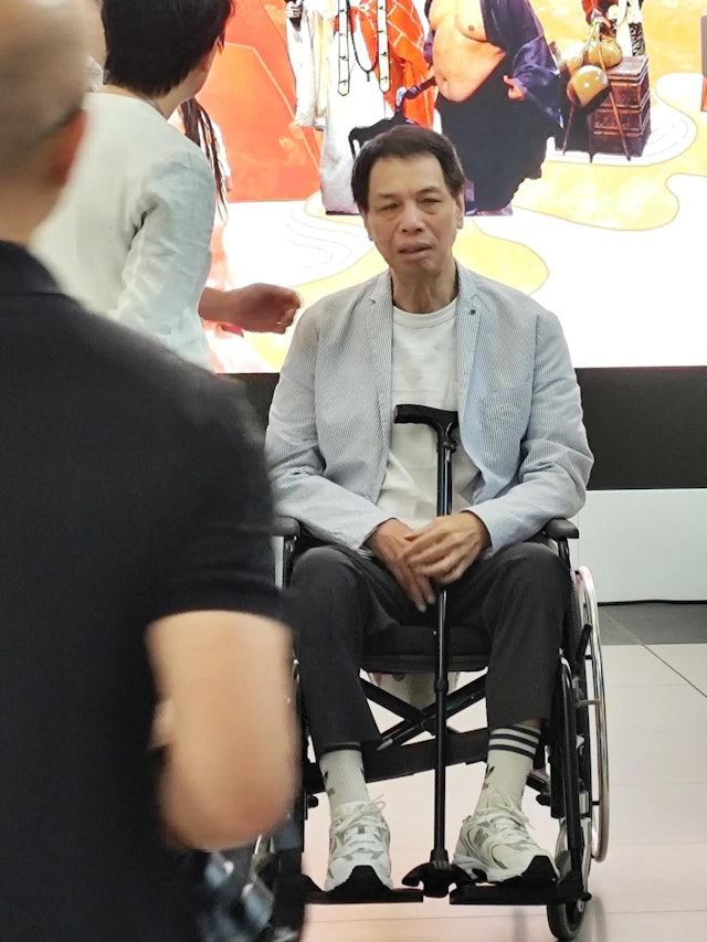 香港男星因中風半身不遂，演藝生涯被迫暫停，如今需要輪椅代步