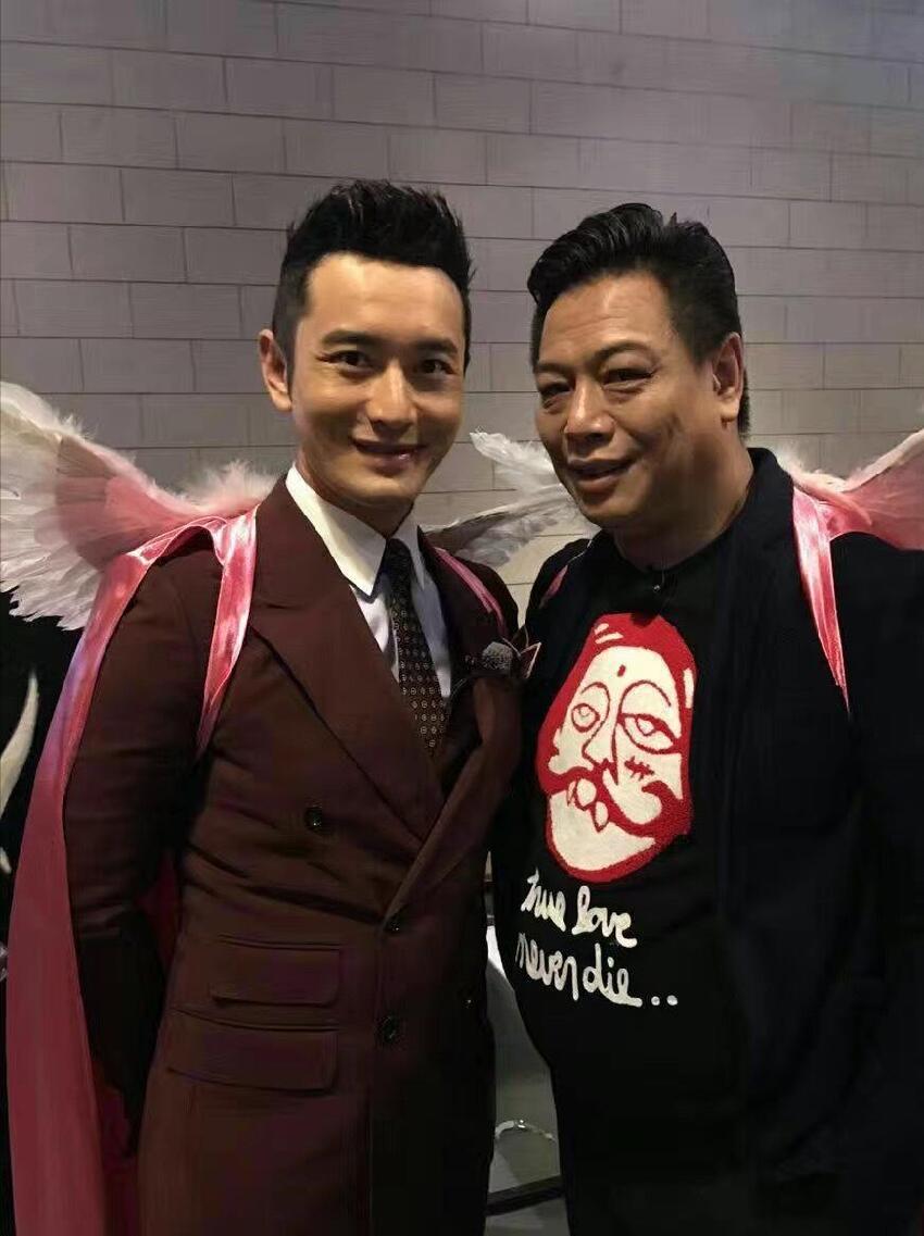 香港男星因中風半身不遂，演藝生涯被迫暫停，如今需要輪椅代步