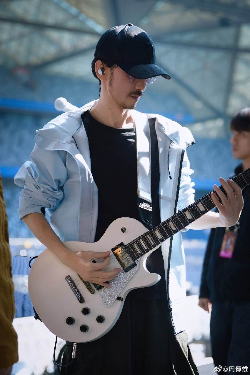 生病暴瘦剩49公斤！56歲情歌王子「手只剩骨頭」捨棄全部唯一渴求「我活下來就好了」