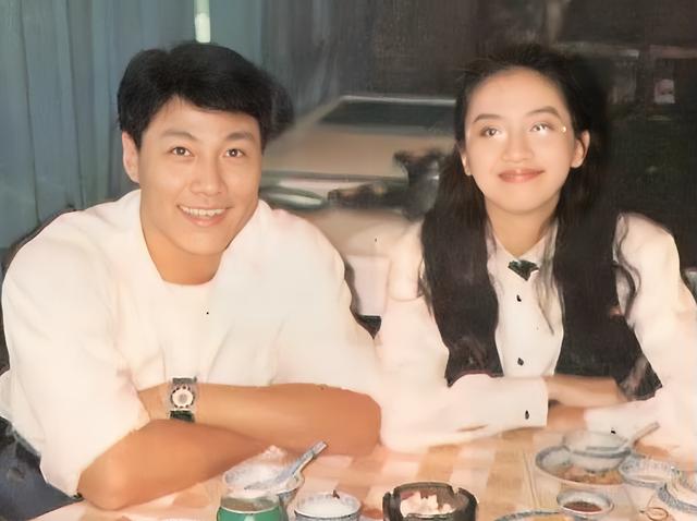 一路走好！香港知名演員突然宣布母親離世，享年100歲屬喜喪