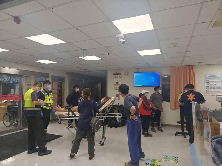 快訊 / 南投「巴士墜邊坡16人傷」 重大交通事故！ 駕駛身分一查傻眼...