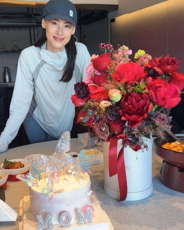 38歲梁洛施生日首認愛,曬與大9歲男友合照,新歡曾落魄到睡衣櫃