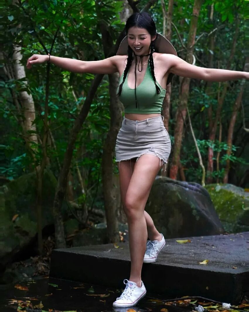 被稱為「最美亞洲女人」，身材很有張力！