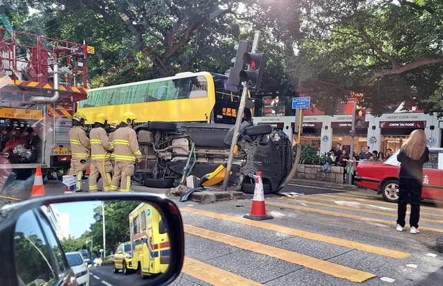 江若琳突發交通意外,車輛嚴重側翻現場一片狼藉,本人發文報平安