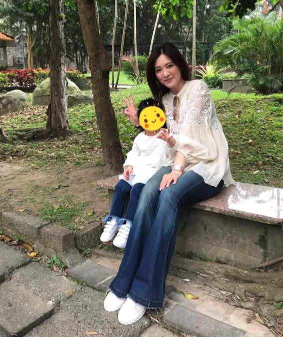 放話此生不再戀愛！54歲辛龍「曝單親爸心酸」 罕曬「女兒長大近況」網全看哭：最帥暖爸