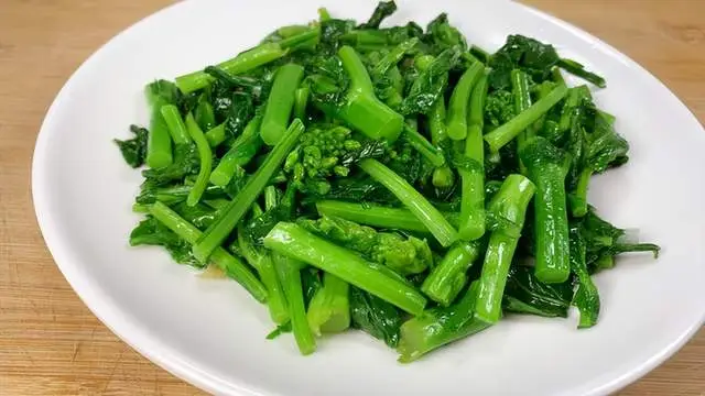 清炒油菜苔 {食譜} 有利於 一排毒，二潤肺，三清肝