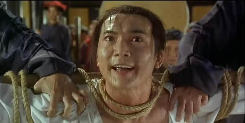 消失熒幕多年!昔日台灣男星「路邊攤狼狽吃面」 ,青筋暴頸引擔憂:當年偶像怎麼了