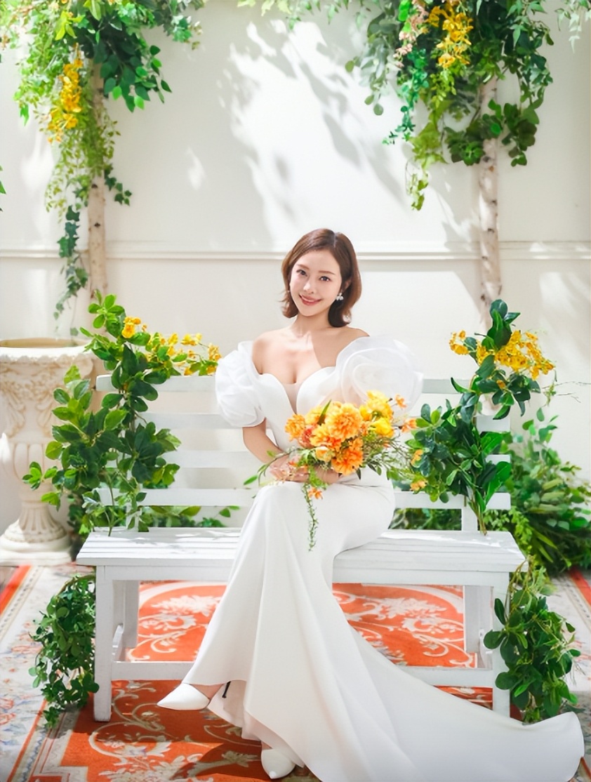 TVB前女星宣布懷二胎，與視帝拍拖多年分手，離巢后發展越來越好