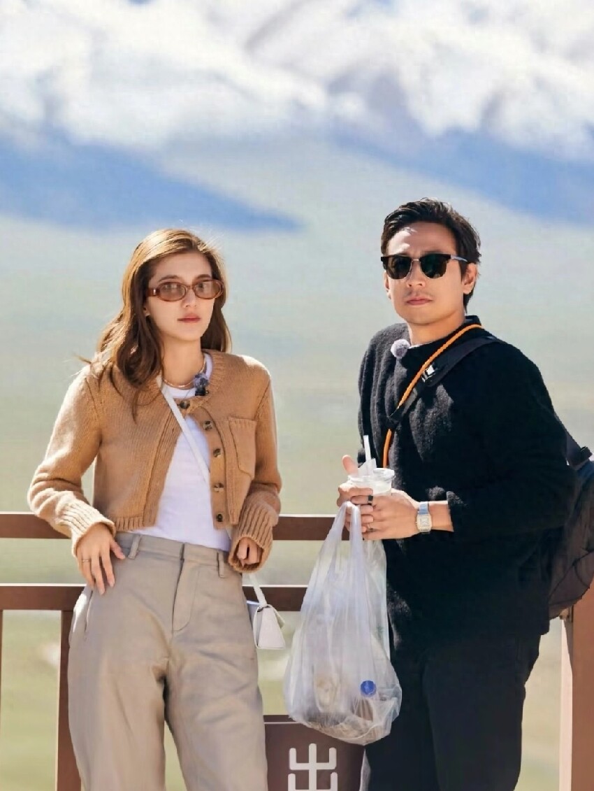 吳千語帶老公智利旅遊，不怕冷穿泳裝跳海，素顏臉上長斑但還是美