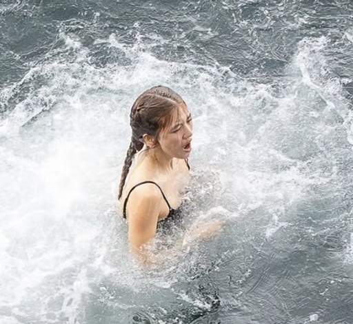 吳千語帶老公智利旅遊，不怕冷穿泳裝跳海，素顏臉上長斑但還是美