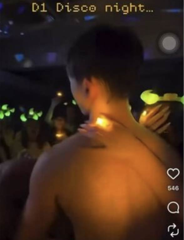 知名大學「迎新變轟趴」！她被壯男抱起 校方震怒徹查