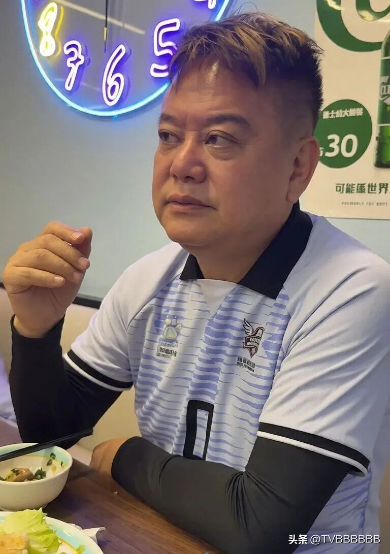觸目驚心！香港知名男星血管爆了大片瘀黑，曾揚言隨時接受安樂死