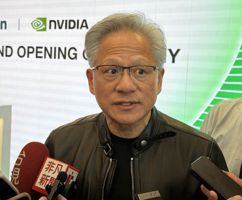 「不必拿槍指著台灣的頭」！黃仁勳出面喊「美國要非常感謝台灣」：救了你們