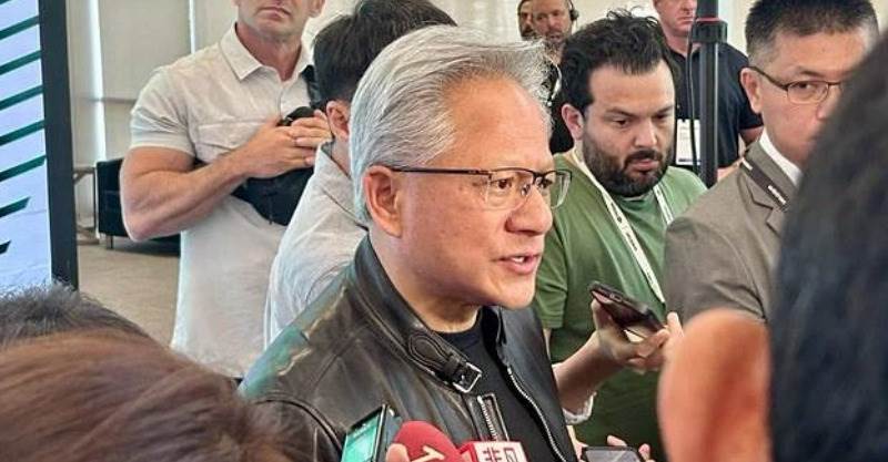 「不必拿槍指著台灣的頭」！黃仁勳出面喊「美國要非常感謝台灣」：救了你們