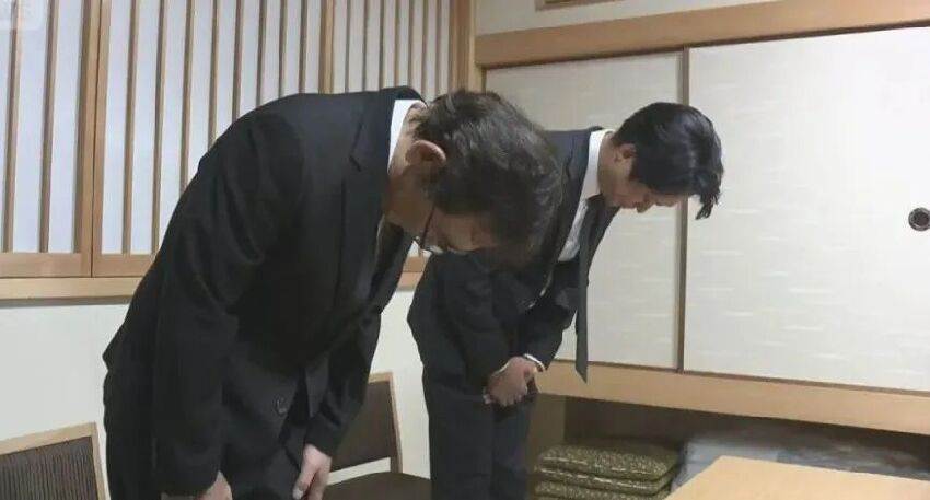 錢比命貴？地震中逃出來的日本女孩，因上司一句話折返回去，5分鐘后她被炸得只剩DNA……