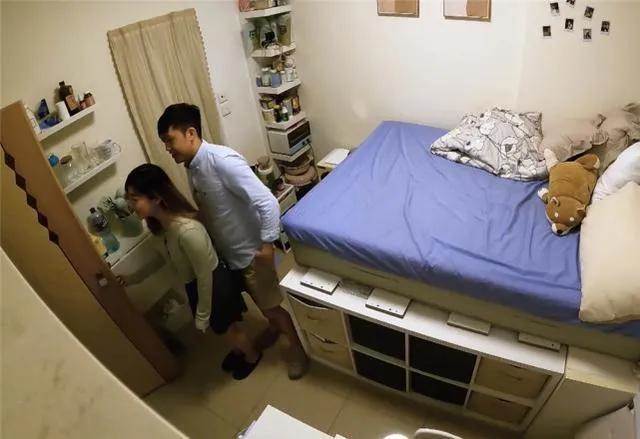 新婚夫妻463萬「買下2.7坪婚房」　太狹窄「只能在廁所洗碗」全貌曝光網看傻...這能叫房子