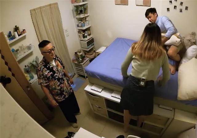 新婚夫妻463萬「買下2.7坪婚房」　太狹窄「只能在廁所洗碗」全貌曝光網看傻...這能叫房子